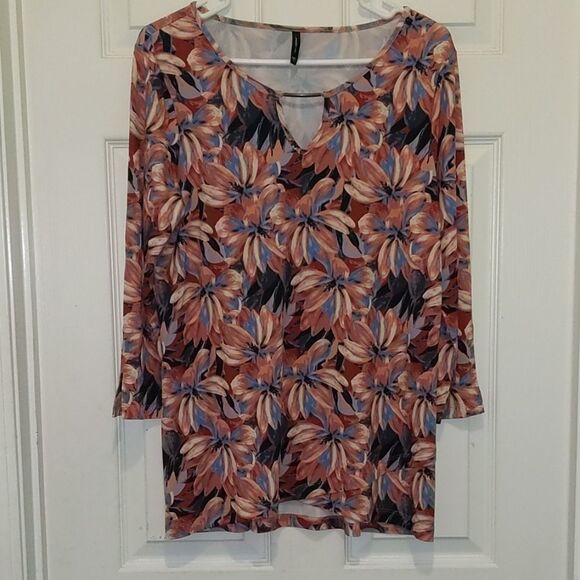 new directions Tops - New Directions floral print top Sz MNWOT